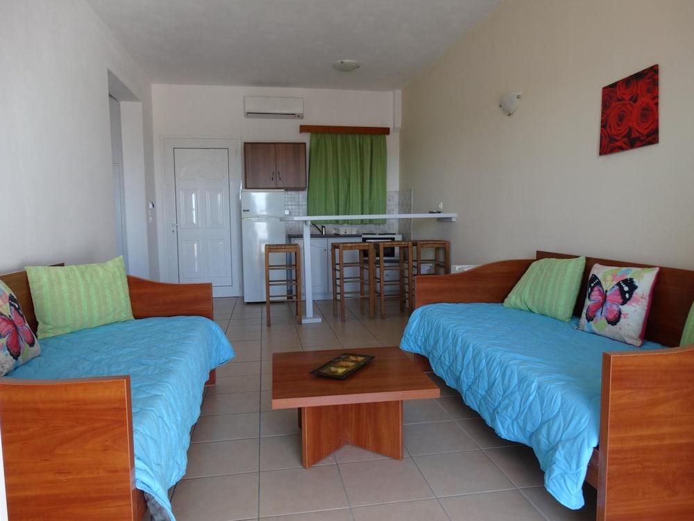 Paradiso Apartments Ipsos Bagian luar foto
