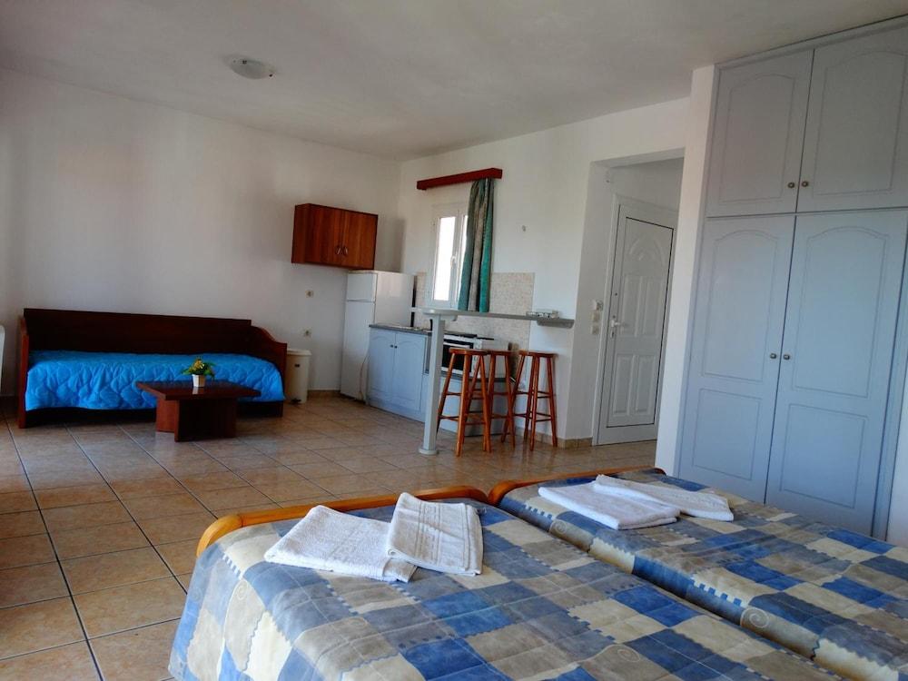 Paradiso Apartments Ipsos Bagian luar foto
