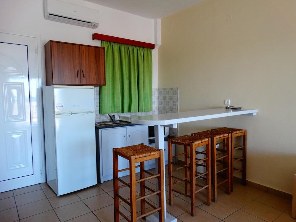 Paradiso Apartments Ipsos Bagian luar foto