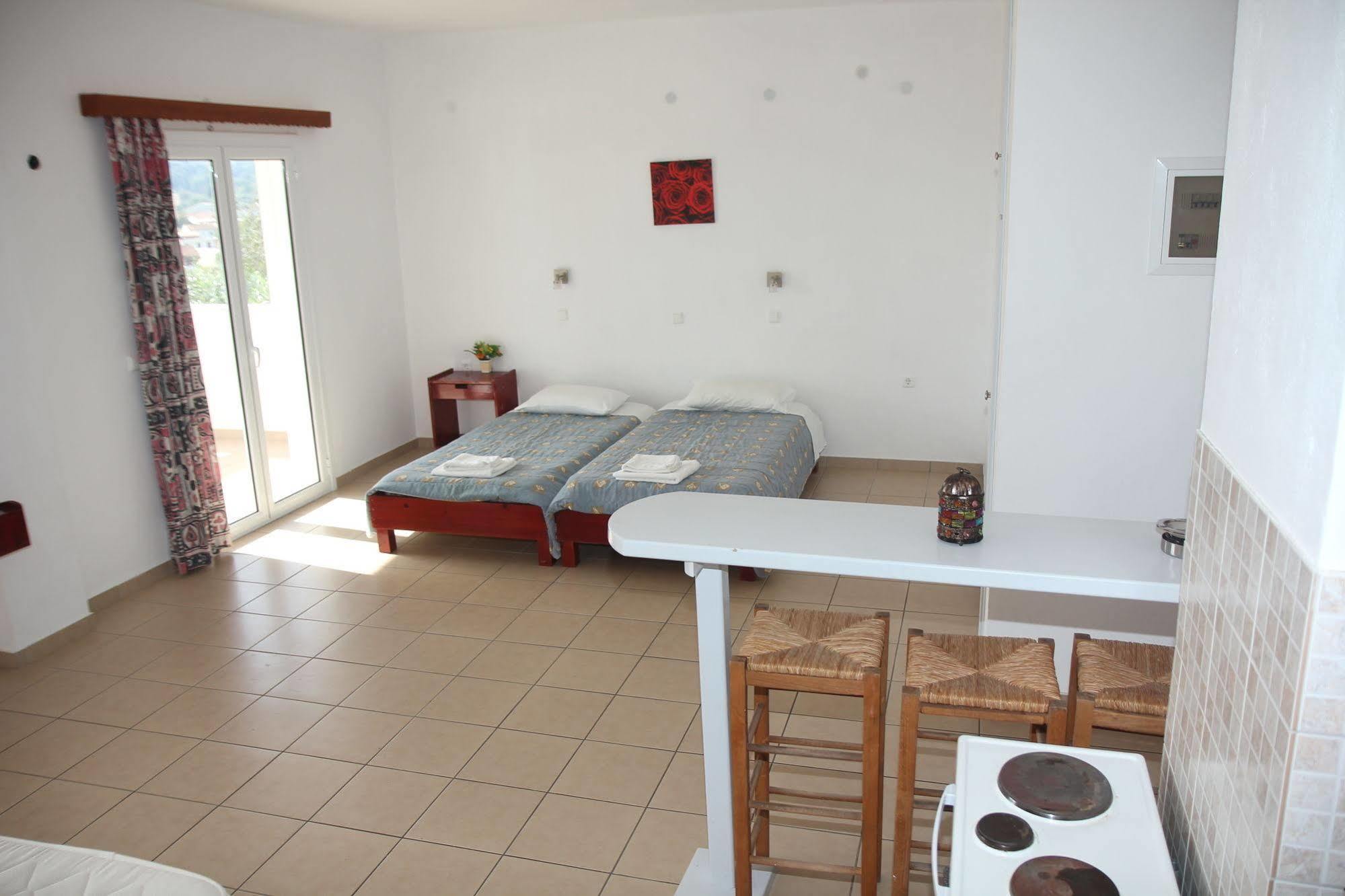 Paradiso Apartments Ipsos Bagian luar foto