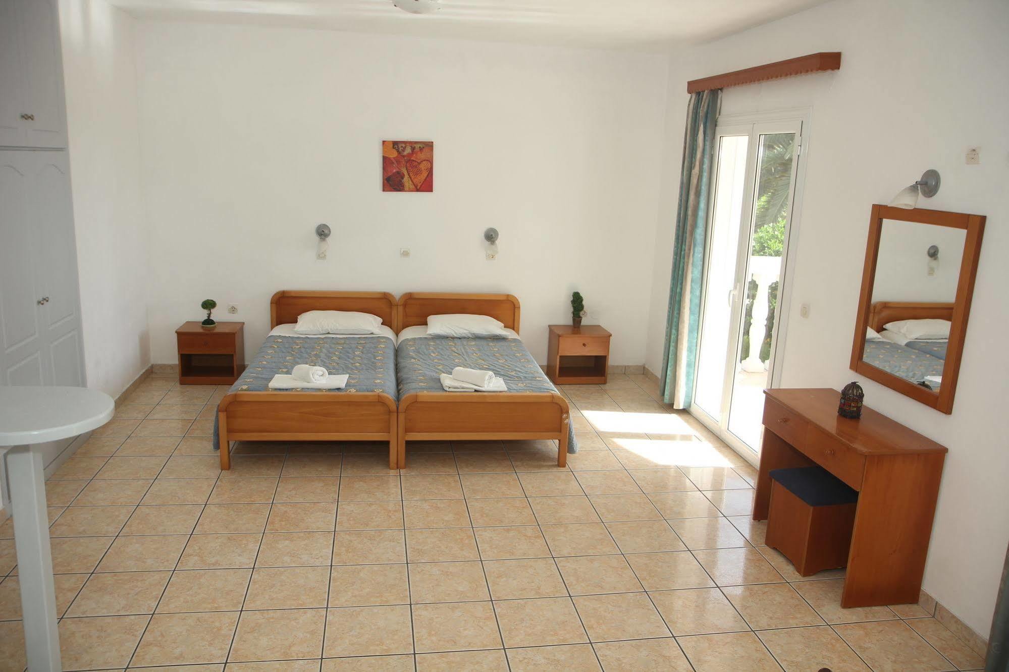 Paradiso Apartments Ipsos Bagian luar foto