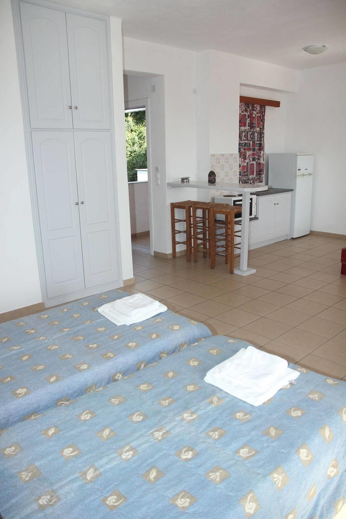 Paradiso Apartments Ipsos Bagian luar foto