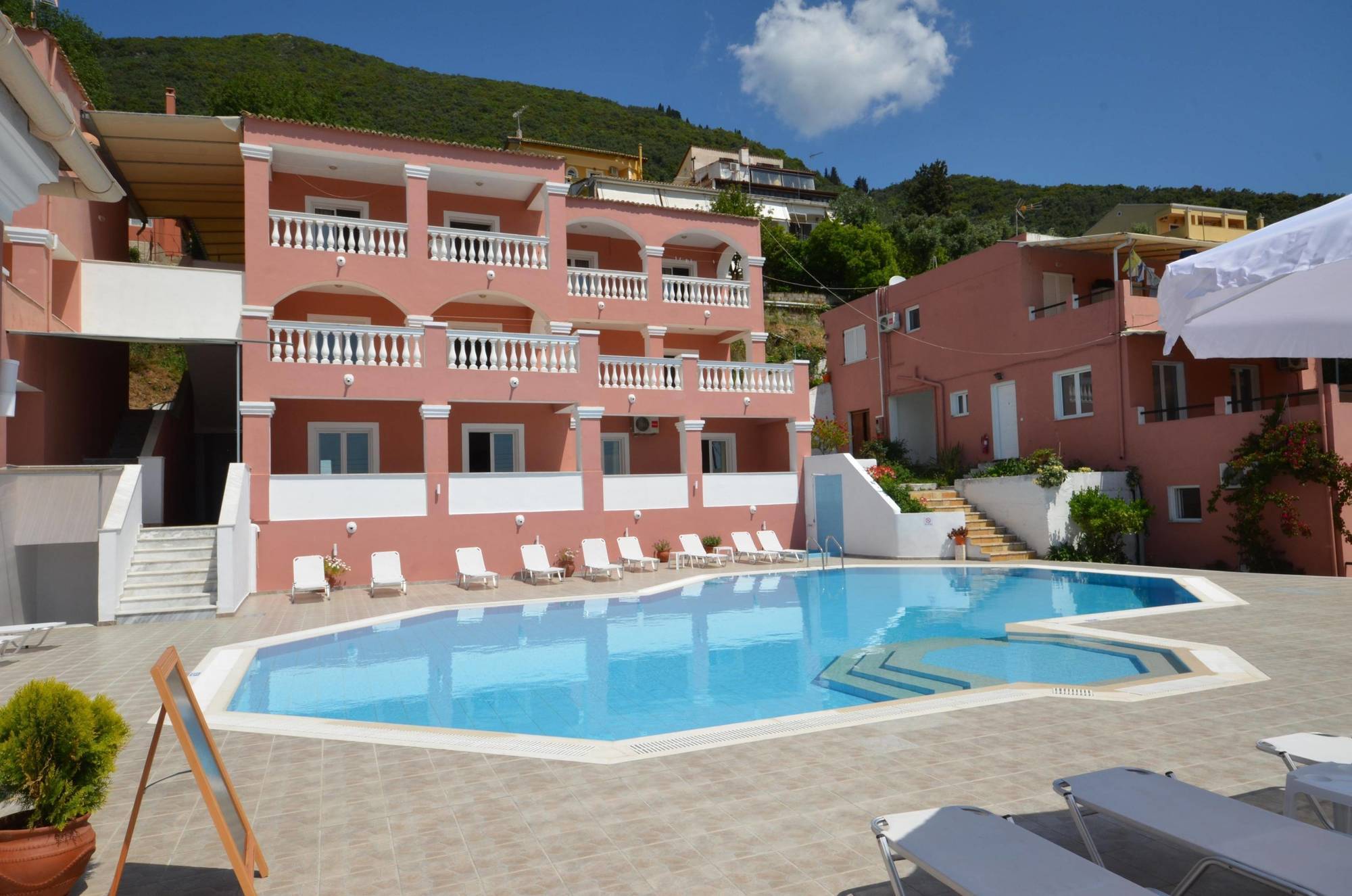 Paradiso Apartments Ipsos Bagian luar foto